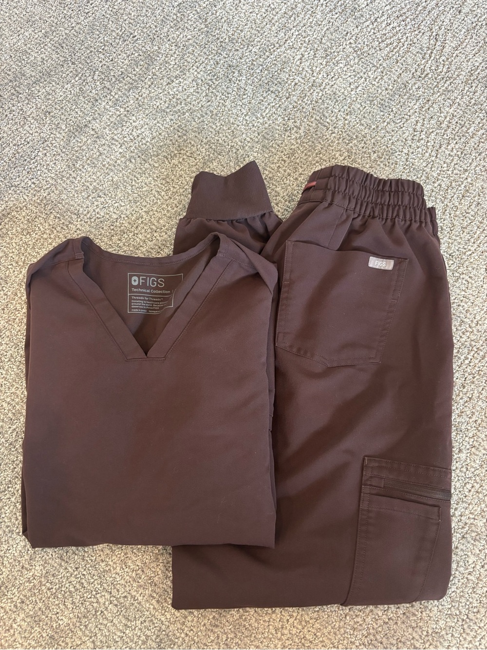FIGS women’s Scrubs set in espresso